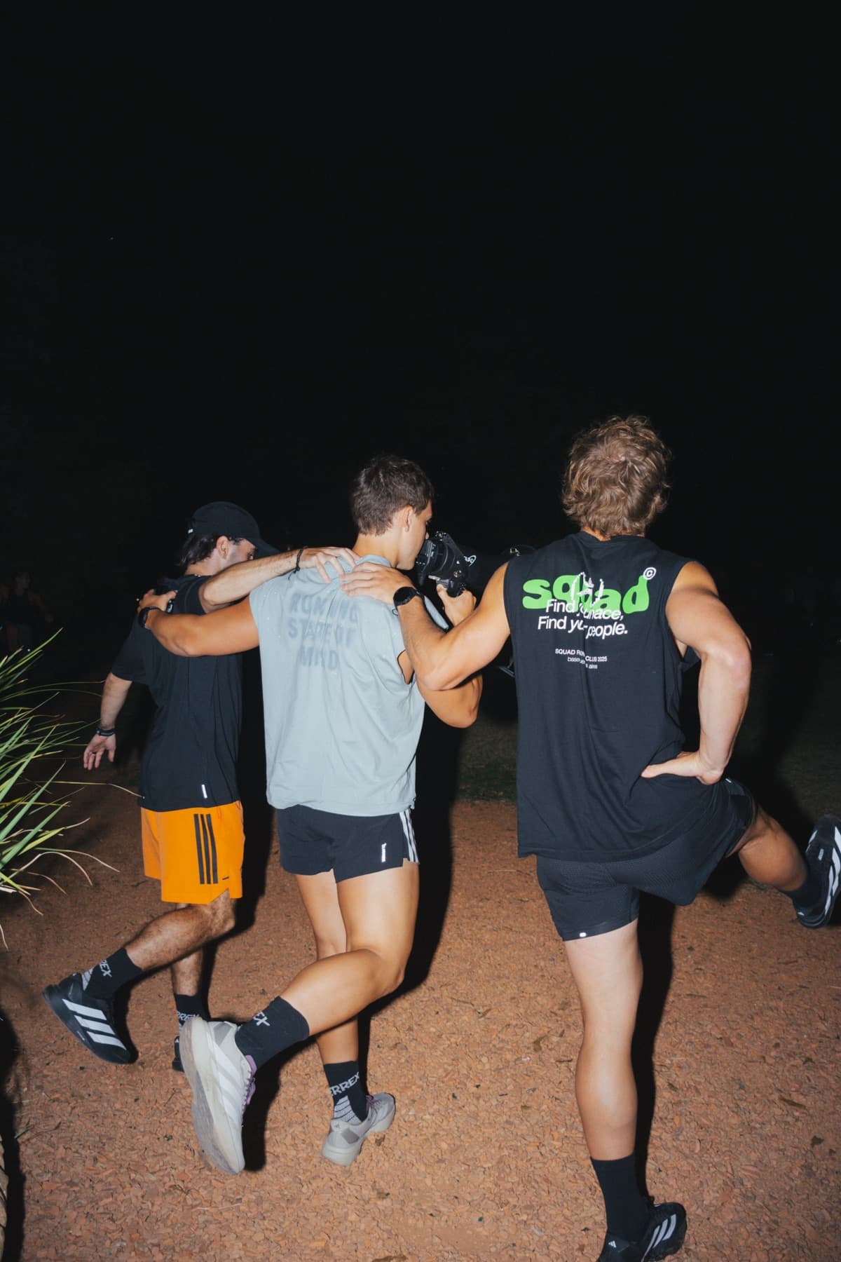 SQUAD crew corriendo juntos