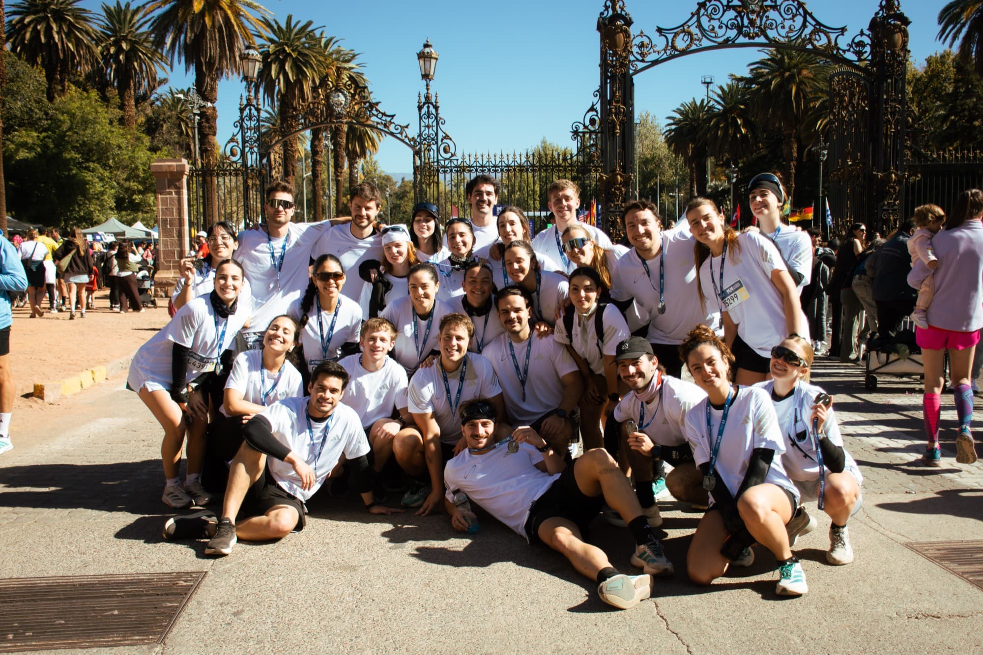 El crew de SQUAD corriendo en grupo en Buenos Aires